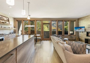 SunVail 24D - Pristine Newly Remodeled Condo, Heated Pool and Hot Tubs