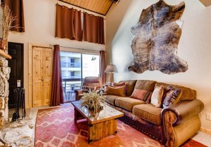 Tastefully Decorated Emmons Condo Condo