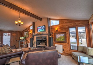 The Hilltop Haven w Hot Tub & The Best Views!