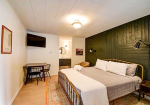 The Old Tale Inn - King room w/ Hot Tub