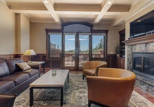 The Victoria 4 by SkyRun! Steps to Restaurants/Shops! Beautifully Remodeled! Outdoor Firepit!