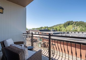 The Victoria Downtown | Prime Location | Pet Friendly