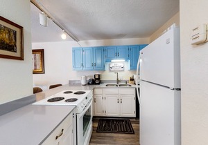 Third-Floor Mountain-View Condo at Gold Creek w/Free WiFi - Walk to Gondola