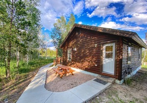 This cabin is a 3 bedroom(s), 2 bathrooms, located in Grand Lake, CO.