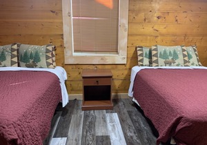This one bedroom cabin is for 2 and has 2 twin bed