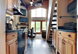 🌲Timberline 317 Studio Loft Deluxe ~ Hot Tub~Pool~WiFi~Ski-in/out~Local Shuttle🌲