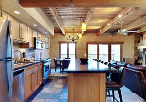 🌲Timberline B2A Deluxe 3-Bedroom ~Hot Tub~Pool~WiFi~Ski-in/out~Local Shuttle🌲