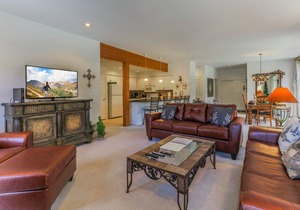 Timberwolf Luxury Lodge at Trademark #3-1/Hot Tub/Scenic Views/Mountain Ambience