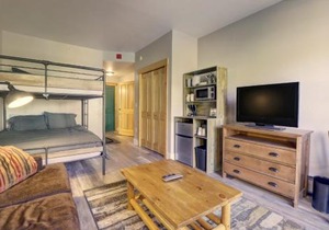 TM225A Tucker Mtn Lodge Hotel Room