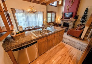 Townhome with free shuttle & private laundry