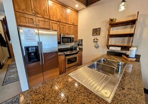Townhome with free shuttle & private laundry
