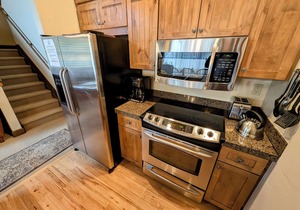 Townhome with free shuttle & private laundry