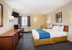 Travelodge by Wyndham Colorado Springs Airport/Peterson AFB