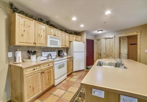 Tucker Mountain Lodge 102 Condo