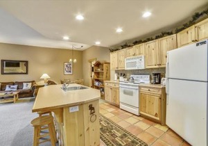 Tucker Mountain Lodge 102 Condo