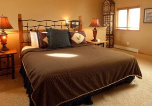 Unique, cozy, mountain condo, relax on patio and outdoor hot tub!