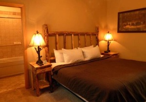 Unique, cozy, mountain condo, relax on patio and outdoor hot tub!