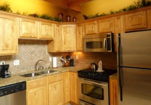 Unique, cozy, mountain condo, relax on patio and outdoor hot tub!