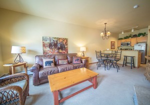 Unit W/Perfect location, Walk to Gondola & Shops
