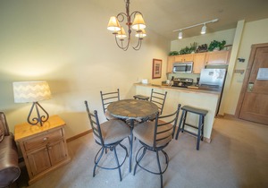 Unit W/Perfect location, Walk to Gondola & Shops