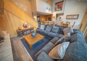 Unit with Private Hot Tub & fast Walk to Lifts