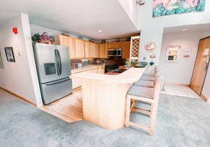 Unit with Private Hot Tub & fast Walk to Lifts