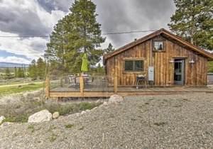 Updated Cabin with Hot Tub about 11 Mi to Winter Park!