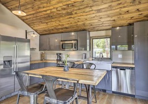 Updated Cabin with Hot Tub about 11 Mi to Winter Park!