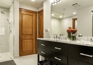 Updated Mtn Modern Decor: Sleeps 4-6: BEST Ski in/out Location: