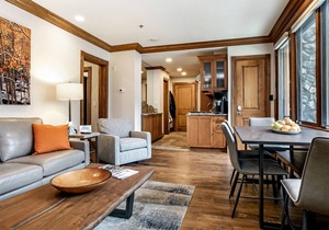 Updated Mtn Modern Decor: Sleeps 4-6: BEST Ski in/out Location: