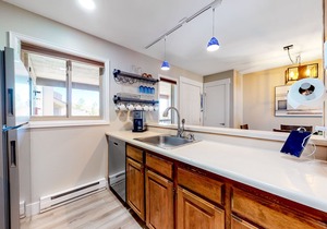 Updated, Top-Floor Condo w/Gas Fireplace, Shared Pool/Hot Tub - Walk to Shuttle