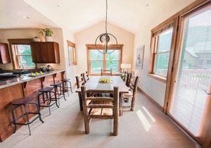 Updated Townhome w/Stunning Views, Walk to Slopes