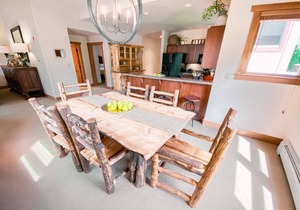 Updated Townhome w/Stunning Views, Walk to Slopes
