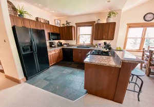 Updated Townhome w/Stunning Views, Walk to Slopes