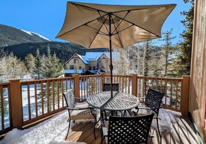 Updated Townhome w/Stunning Views, Walk to Slopes