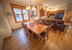 Updated Townhome, Walk to Slopes, Private Balcony