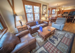 Updated Townhome, Walk to Slopes, Private Balcony