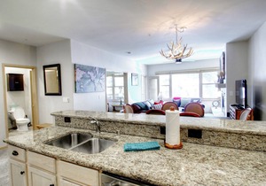 Updated with a Modern Touch, Hot Tub, on the Eagle River