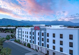 2-Star Hotel ∙ Hampton Inn & Suites Colorado Springs/I-25 South