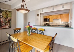 Vail 2-bedroom condo with pool/hottub