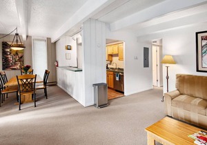 Vail 2-bedroom condo with pool/hottub