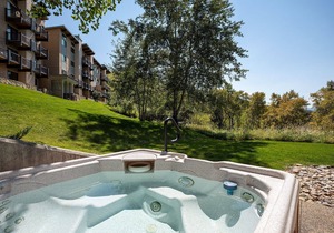 VAL03 | Nicely Updated Condo | Private Hot Tub | Mtn Views | Winter Shuttle