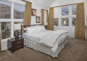 Vermont Road Chalet