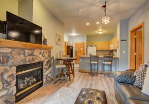 Walk to lift. Close to Lake. Hot Tub. Pool table
