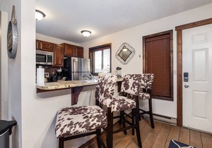 Walk to Resort & Steps to Free Town Bus Stop+Pool-Hot Tub-Grill-W/D in Unit-Updated-Monthly Deals!