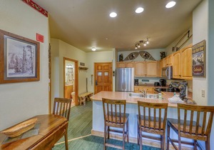 Walk to the Slopes, Amazing Ski Area Views, Shared Hot Tubs Too