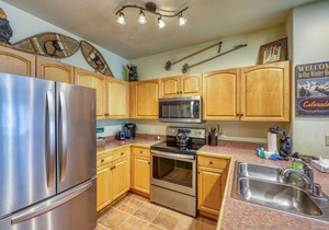 Walk to the Slopes, Amazing Ski Area Views, Shared Hot Tubs Too