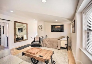 Walk to Town - Castle Rock Cottage!