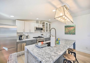 Walk to Town - Castle Rock Cottage!