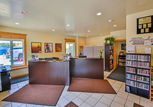 Well-equipped condo plus loft with WiFi, deck & pool